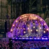 Bunte Lichteffekte auf der Bühne