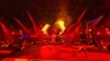 Show mit Feuer, rotes Licht