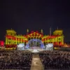 25 Jahre Tag der deutschen Einheit, Reichstagsgebäude wird mit Lichteffekten angestrahlt