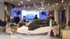Harman Store, Auto im Vordergrund