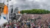 Seitenansicht auf die Bühne und das Publikum