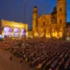 Klassik am Odeonsplatz, Überblick über den gesamten Platz mit Publikum und Bühne