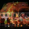 Fassade durch Video- und Lichtinszenierung in Szene gesetzt
