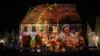 Fassade durch Video- und Lichtinszenierung in Szene gesetzt