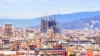 Die Stadt Barcelona von oben. Im Mittelpunkt ist die Sagrada Familia zu erkennen.