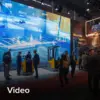 Leinwand, an der Videos abgespielt werden