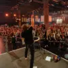 Auftritt einer Band, großes Publikum
